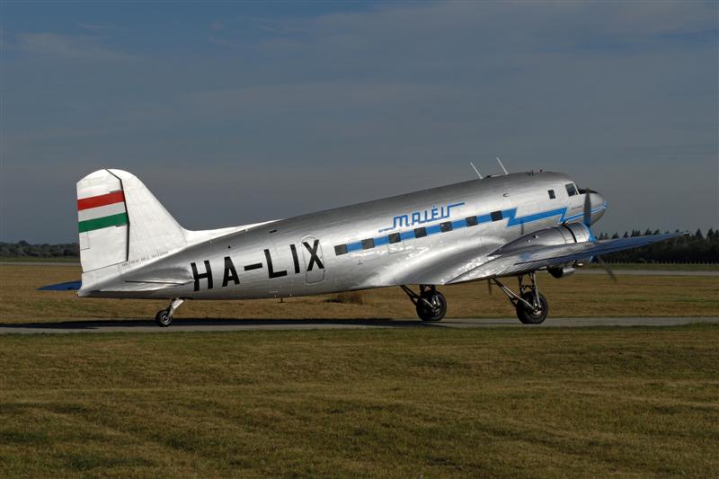 Li-2 with new MALEV colours 2.jpg